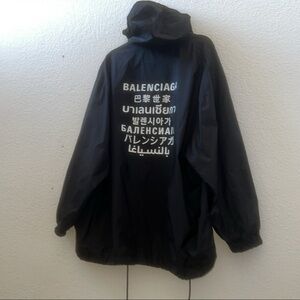 Balenciaga
Balenciaga 7-language assault suit jacket
